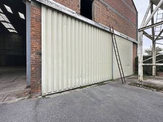 Warehouse for rent in Sint-Baafs-Vijve of approximately 100 m², located along the Rijksweg. This warehouse offers the ideal solution for those...
