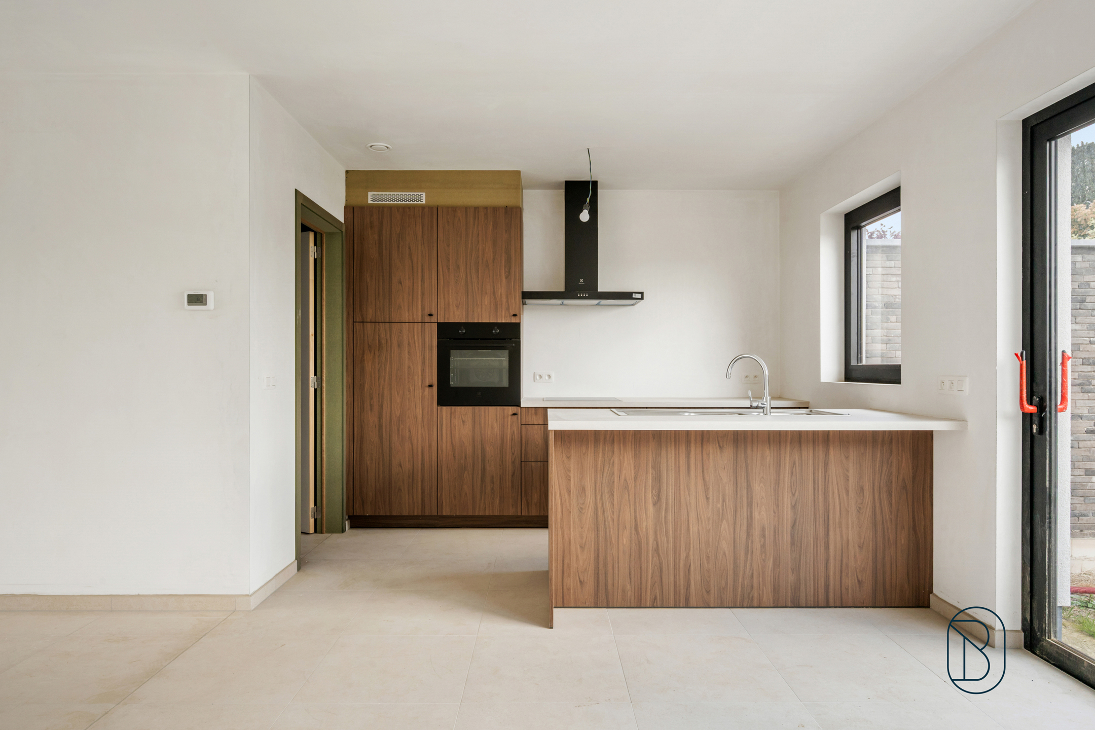 Kwalitatieve nieuwbouwwoning met tuin, carport en 3 slaapkamers. - foto 3