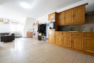3 slaapkamer duplex appartement centraal gelegen in de dorpskern van Sint-Gillis-Waas. Dit betreft een drie slaapkamer appartement voorzien van alle...