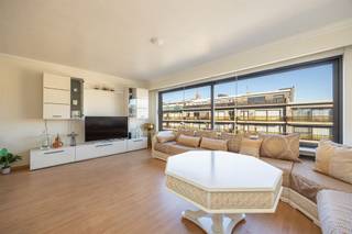  Looking for a spacious and bright three-bedroom apartment in a quiet but central location? Then this is the place for you. This efficient...