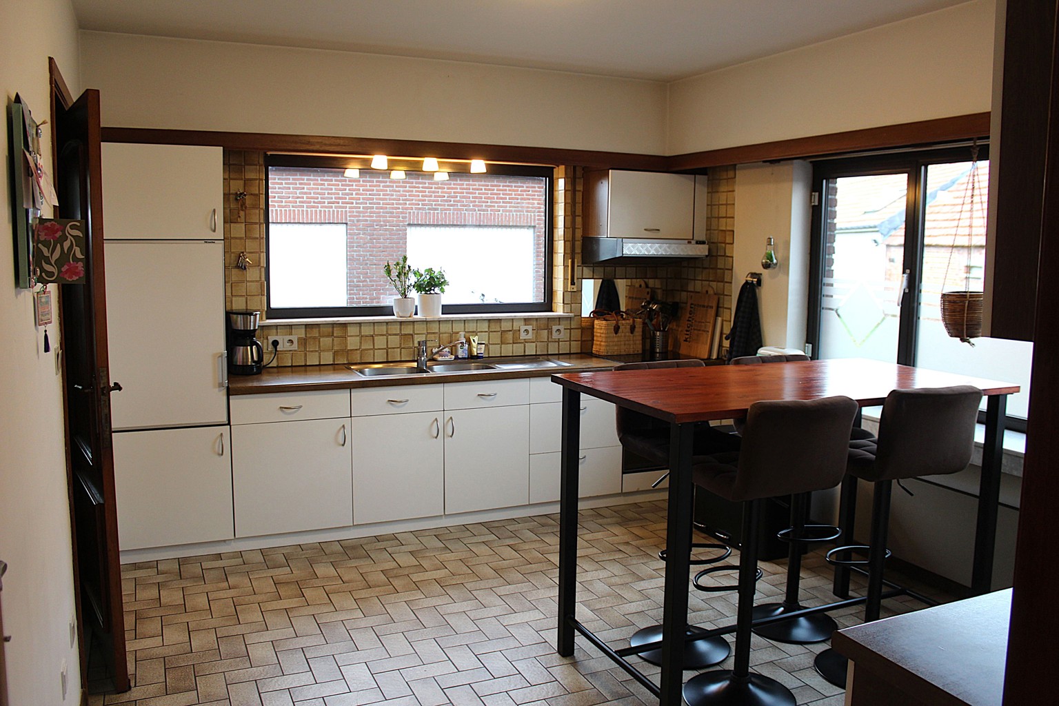 Vrijstaande gezinswoning met tuin en garage - foto 2