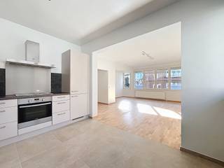 Op de grens van Elsene en Watermaal-Bosvoorde, in een rustige en aangename straat, geniet dit appartement van een strategische ligging:...