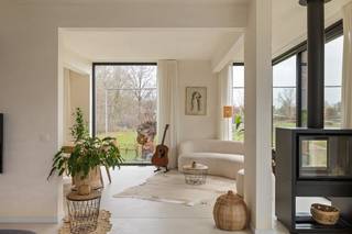 Bent u op zoek naar een unieke combinatie van rust, modern comfort en duurzaamheid? Deze prachtig gerenoveerde woning (2025) aan de...