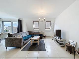 Ontdek dit verzorgd, lichtrijk en energiezuinig appartement, gunstig gelegen in het centrum van Maldegem. Dankzij de praktische indeling en...