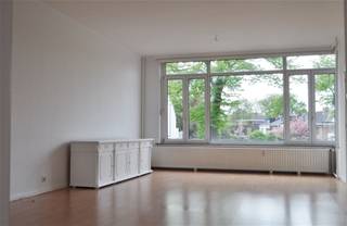 Mooi lichtrijk appartement van 85m² met 2 slaapkamers en parkeergelegenheid. Het appartement is gelegen op de Prins Boudewijnlaan (verdieping 1) en...