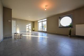 Dit lichtrijke, instapklare appartement met twee slaapkamers bevindt zich in de dorpskern van Zingem, in een kleinschalig en...