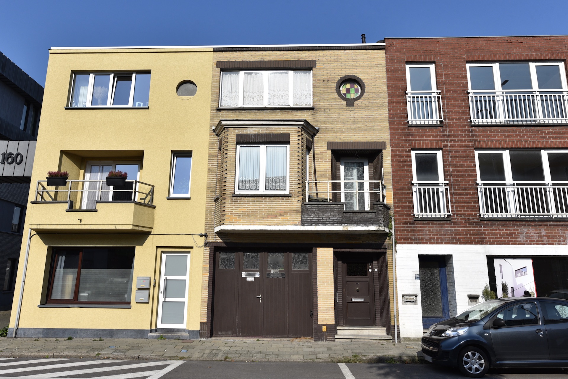 Mooie bel-étage in centrum Eeklo met 2 slpk, garage, carport, terras voor 179000 EUR - foto 1