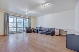 This spacious 96 m² apartment to refresh is located in a quiet and sought-after area of Woluwe-Saint-Lambert.It features a well-oriented 34 m²...