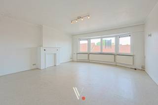 Dit appartement ligt in de het centrum van Izegem en ligt vlakbij handel, horeca en belangrijke invalswegen. Kortom, alles heb je dicht bij de...