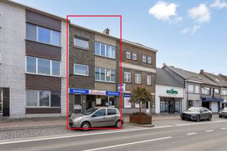 Immeuble solide comprenant un rez-de-chaussée commercial (+/- 120m²) avec un atelier adjacent (+/- 390m²), et 2 appartements au sommet. L'atelier...