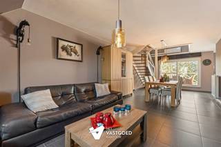 Zeer ruim duplex appartement (158m²) met 3 slaapkamers, terras en ondergrondse staanplaats met berging te Tessenderlo. Belangrijkste troeven:-...