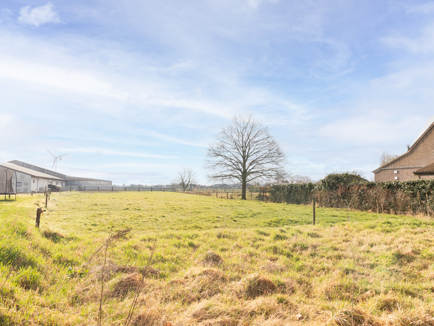 Ruime bouwgrond in rustige buurt! - foto 2