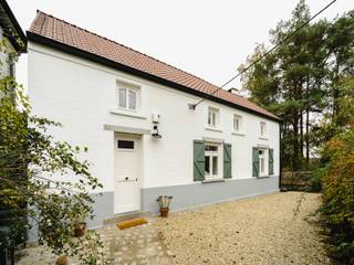 Dit 19e-eeuwse huis, gelegen in een groene omgeving in La Hulpe, in het hart van de gewilde wijk Gaillemarde, werd in 2025 volledig gerenoveerd...