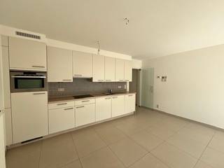 Découvrez ce magnifique appartement fini avec soin au 4ème étage, où confort et emplacement se rejoignent parfaitement. Grâce à la finition...