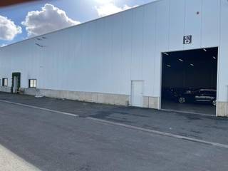 Belangrijkste kenmerken:- 526m² magazijn- 6m vrije hoogte- 1 ruime sectionaalpoort- staalconstructie- polybetonvloer- LED verlichting- mogelijkheid...