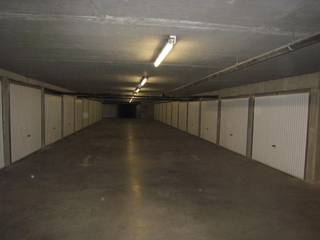 Direct aan zee en strand. <br /><br />Automatische toegangspoort. Gelegen op -2. Garage 13