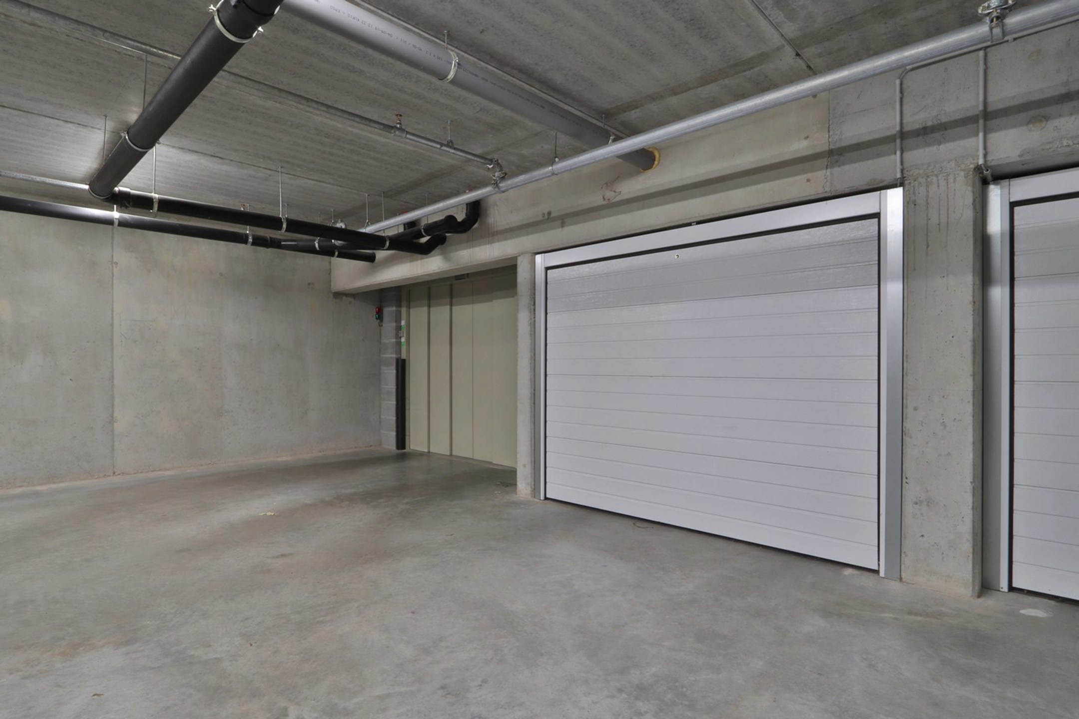 Garage for rent in Beveren-Kruibeke-Zwijndrecht - photo 3