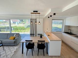 Instapklaar hoekappartement vlak bij duinen en strandModern en gemeubeld gelijkvloers hoekappartement voor 4 pers. Het omvat een lichtrijke,...
