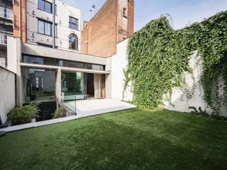 Gelegen nabij 't Zuid en het idyllische botanische heiligdom vindt u dit luxe herenhuis met lift, binnenzwembad, fitness, sauna en tuin...