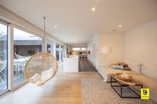 Deze prachtige,  recente woning in Niel is een perfect voorbeeld van moderne architectuur gecombineerd met optimaal comfort en stijl. Met...