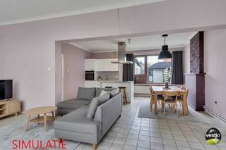 <br /><span>TE RENOVEREN RIJWONING IN HET CENTRUM VAN AS<br /><br />Langs de Steenweg ter hoogte van huisnummer 78 vinden we deze te renoveren woning terug op een perceel van 1,66 are. Dankzij de centrale locatie zijn alle voorzieningen zoals winkels, scholen, het centrum van As en de omliggende gemeentes Opglabbeek en Genk alsook de oprit van de E314 zeer vlot bereikbaar.<br /><br />Deze woning kan mits de nodige renovatiewerken omgevormd naar een ruime gezinswoning. Mede door de hoge plafonds van bijna 3 meter bulkt deze woning van het potentieel! Hou er rekening mee dat de achterbouw ( zoals aangeduid op de indelingsplannen ) om stedenbouwkundige redenen dient afgebroken te worden door de koper van deze woning. Wel mag er nog een viertal meter dieper bijgebouwd worden achter het hoofdgebouw zolang er maar voldoende tuinzone (10 meter diepte) overblijft.</span><br /><br /><span>Gelijkvloers beschikt u over een ruim leefgedeelte van bijna 50 m² waar er voldoende ruimte is om een eetplaats, een zithoek en een keuken en eventueel zelfs een aparte inkomhal te creëren. Aanpalend is er de trappenhal naar de eerste verdieping en de toegang naar de kelderberging van 24 m².<br /><br />Op de eerste verdieping zijn er 3 slaapkamers voorhanden en een overloop van waaruit een vaste trap naar de zolderverdieping vertrekt. Aangezien op deze zolderruimte vrij eenvoudig 1 à 2 slaapkamers gecreëerd kunnen worden is het ons advies om een nieuwe badkamer te installeren op de kleinste slaapkamer op de eerste verdieping.</span><br /><br /><span>Door de afbraak van de achterbouw zal er bovendien een ruime tuinzone ontstaan waar een gezellig terras en eventueel zelfs een gazon kan aanleggen.  Voor de deur van de woning is er trouwens altijd voldoende parkeergelegenheid.</span><br /><br /><span>Enkele TROEVEN van deze woning opgelijst:<br /><br />+ Topligging in het centrum van As<br />+ Karaktervolle woning boordevol potentieel<br />+ Hoge plafonds van bijna 3 meter<br />+ 4 ruime slaapkamers</span><br /><br /><span>Kortom, een rijwoning met veel potentieel op een goede locatie in het centrum van As. Meer info? Contacteer Maarten Delbroek via maarten@vestio.com of bel naar 0471/034804.</span><br /> 