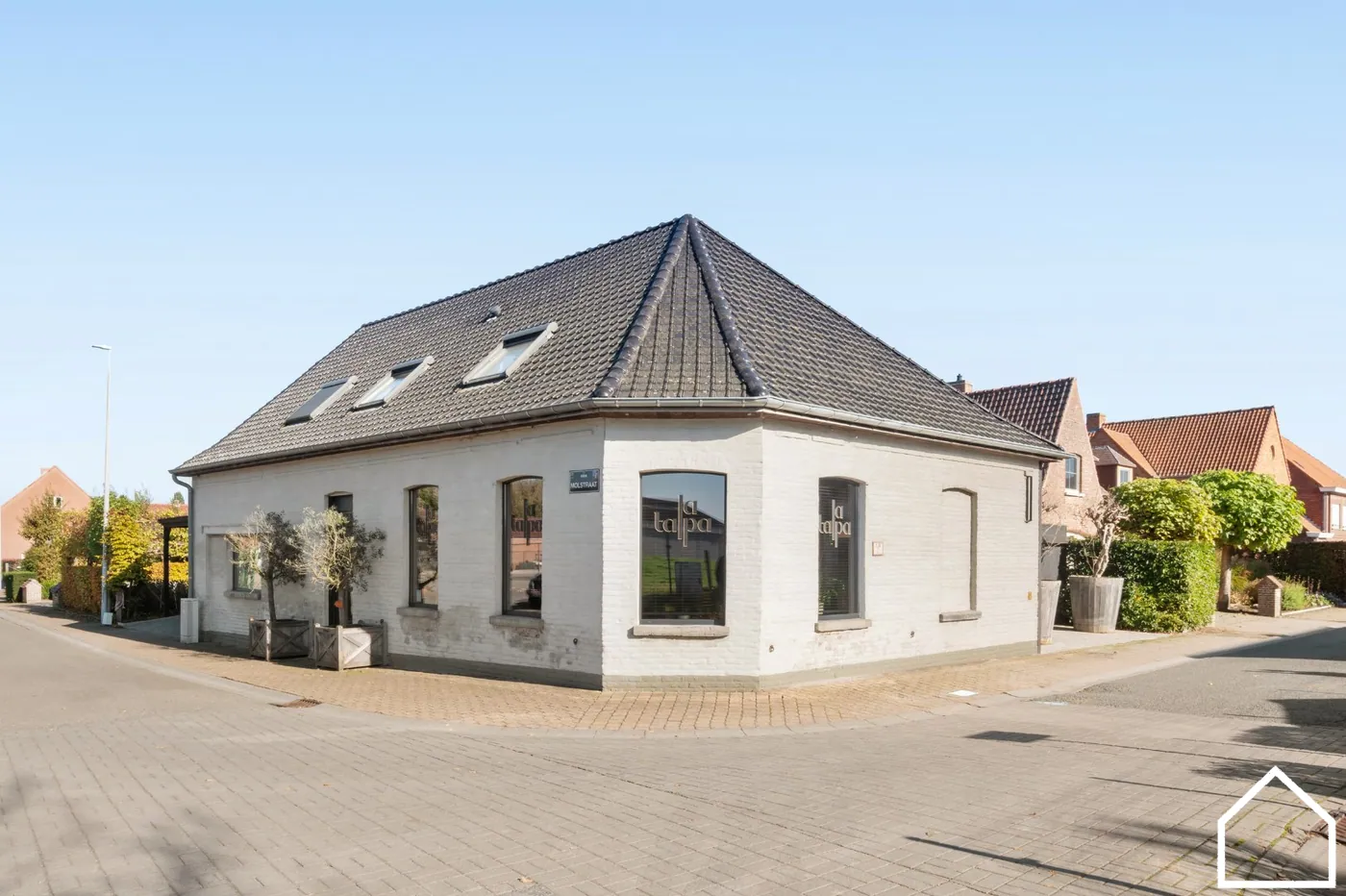 OPBRENGSTEIGENDOM: HANDELSGELIJKVLOERS + 3 SLPK APPARTEMENT - foto 3