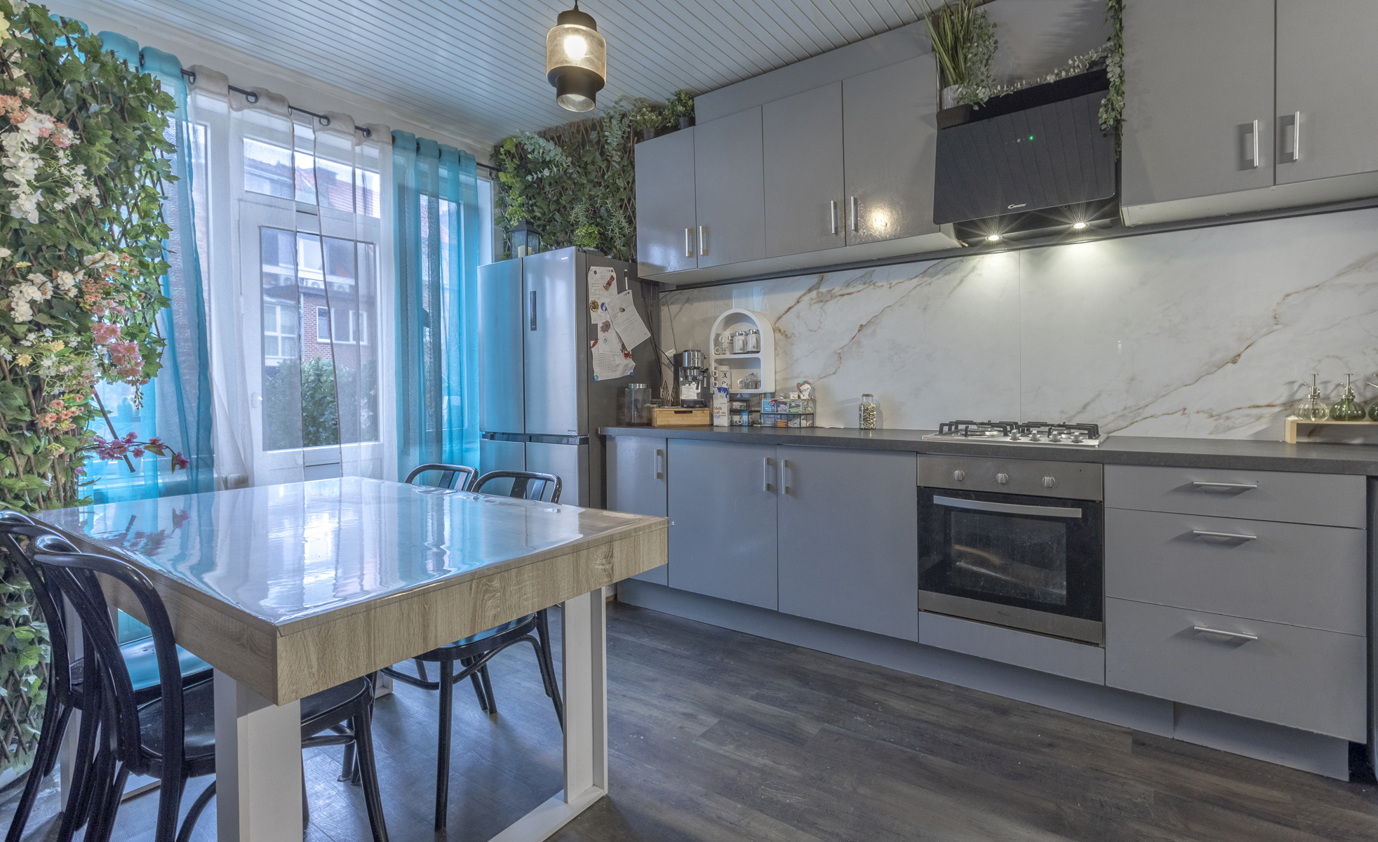 Opbrengsteigendom met twee appartementen en 6 garages. - foto 4