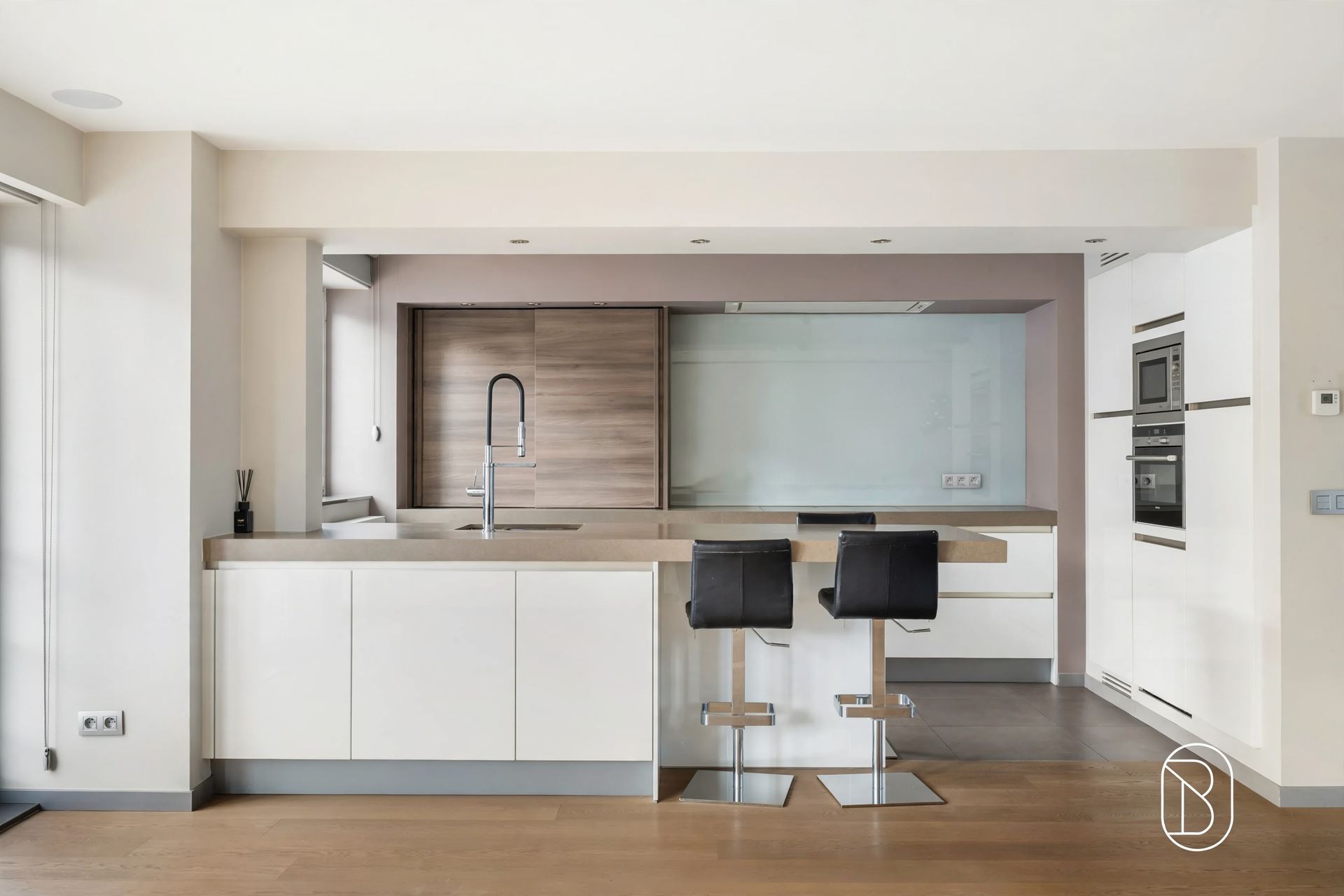 Topgelegen handelspand met kwalitatief duplex appartement - foto 4