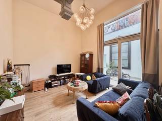 Sfeervol en ruim gelijkvloers appartement met mezzanine aan de Lange Nieuwstraat 42 B002. Dit charmante appartement beschikt over twee...