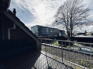 Dit duplex appartement is gelegen op de eerste verdieping in het centrum van Beveren. U beschikt over een achterliggende autostaanplaats,...