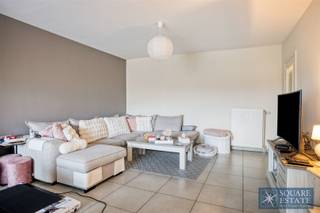 Square Estate presenteert u dit prachtige appartement met twee slaapkamers op de eerste verdieping van een appartementsgebouw zonder lift. Dicht...