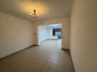 Woning te huur in GeraardsbergenBen je op zoek naar een instapklare woning met veel ruimte? Dan is deze gezinswoning precies wat je zoekt!Deze recent...