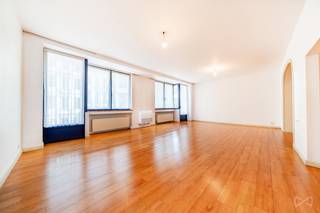 Info: bruxelles.ouest@weinvest.be of 02 315 77 22Ideaal gelegen in het hart van Brussel geniet dit appartement van een uitzonderlijke ligging, op...