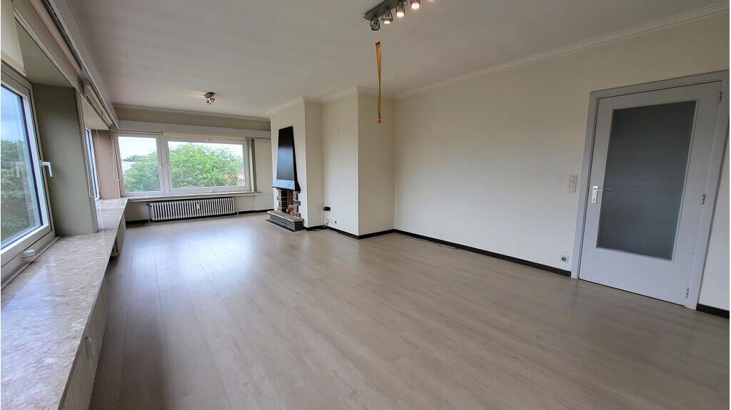 Ruim 2-slaapkamerappartement + Autostandplaats te huur in Assebroek Brugge - foto 4