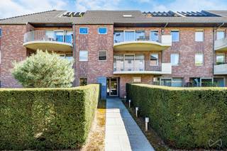 We Invest Grez-Doiceau is pleased to present this lovely 103 m² ground-floor apartment with private garden.Life revolves around a bright open-plan...