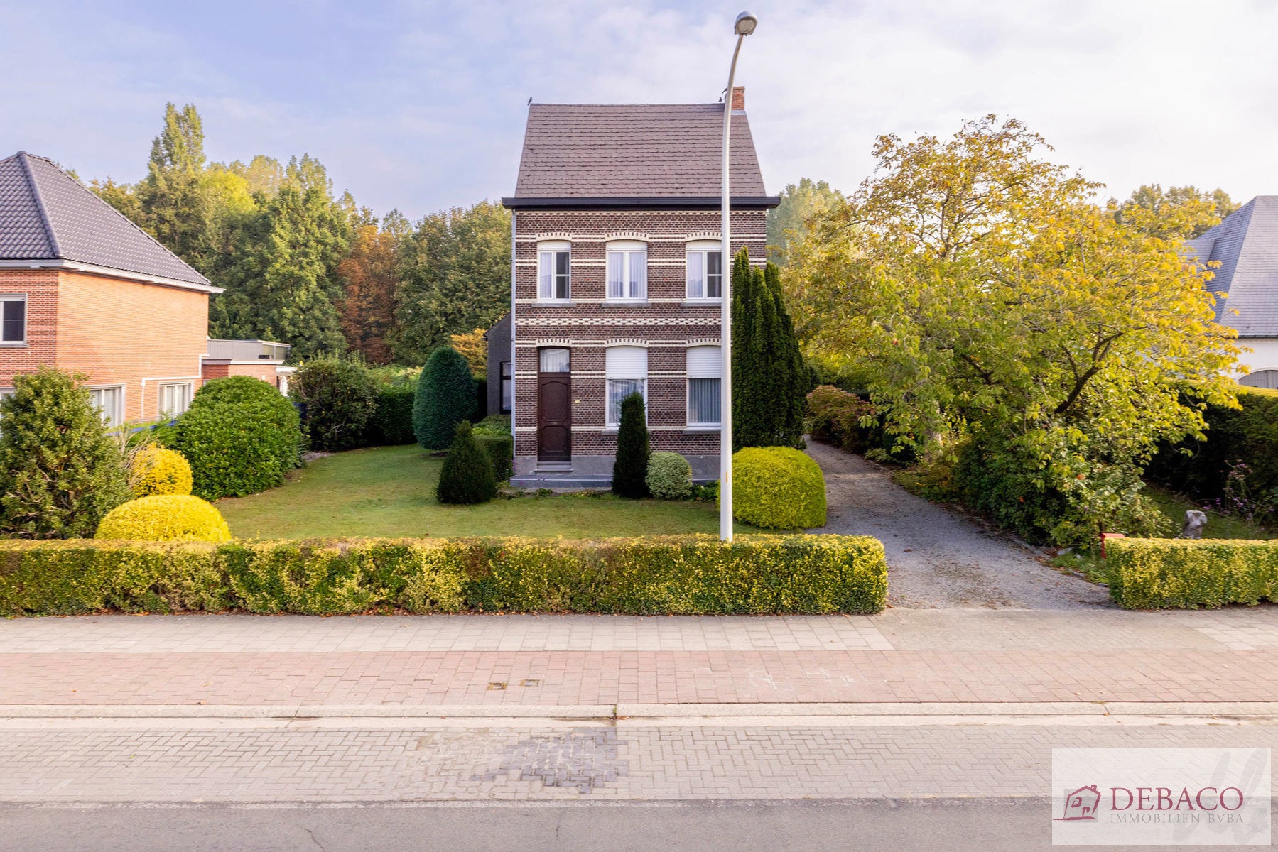 Karaktervolle te renoveren woning op een toplocatie in Koningshooikt! - foto 1