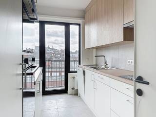 Bent u op zoek naar een modern appartement in het hart van Aartselaar?Dan is dit volledig gerenoveerde en fris geschilderde appartement op de tweede...