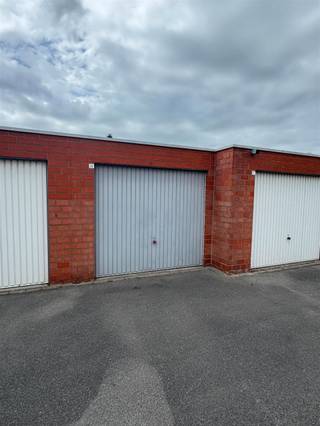 <p>Garagebox te koop!</p><p>Garage te koop in een complex met garages, afgesloten met toegangspoort.</p><p>Voor meer info of een bezoek mail naar info@property-vastgoed.be </p>