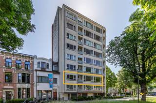 Ruim appartement (90 m²) met 2 slaapkamers en terras (2 m²) in BerchemDit appartement bevindt zich net buiten de Singel, op een locatie waar rust en...