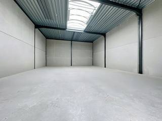 KMO-unit te huur van ca. 217 m² op de Reynaertsite te Vichte.De casco opslagruimtes hebben een vrije hoogte van 6 meter en zijn voorzien van...