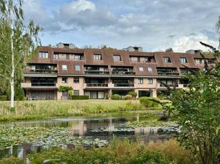 Wonen in alle rust, midden in een prachtig privédomein van 5 hectare aan de rand van de stad? Dit unieke appartement in De List biedt...