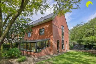 First viewing day on Saturday, June 6  registration required.Offers can be submitted until Monday at 6:00 PM. This unique home is located in the...