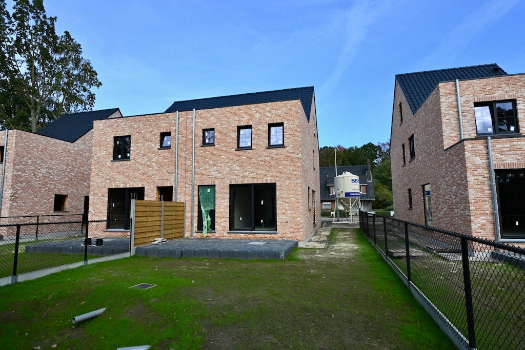 Ruime Nieuwbouwwoning met 3 tot 4 slaapkamers ! - foto 1