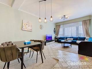 Casalina Real Estate biedt te koop aan: Een ruim appartement van 85 m² (volgens het EPC), gelegen op het gelijkvloers.Indeling van het pand: Grote...
