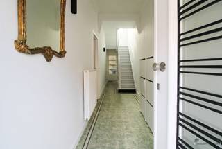 <h3><span>Attractive house full of character in a quiet location near the center of Lier</span></h3><p><span>This fully renovated closed building, located in Lier, combines contemporary living comfort with authentic charm. The house was thoroughly renovated in 2022-2023 with an eye for quality, durable materials and the preservation of characteristic elements.</span></p><p><span>With a plot size of 182 m², a frontage width of 5 meters and a favorable southeast orientation, you will enjoy optimal light and sun in the pleasant garden with terrace.</span></p><p><span>On the ground floor there is an entrance hall, a spacious and bright living room, an open equipped kitchen, a practical storage room with connections for washing machine and dryer and a separate guest toilet. From the kitchen you have access to the pleasantly landscaped garden.</span></p><p><span>The second floor comprises a spacious bedroom and a comfortable bathroom. On the second floor there are two more full bedrooms and a night hall, making the property ideal for families or those who want extra space for an office or hobby room.</span></p><p><span>The home is located on a particularly quiet street, while downtown Lier, stores, schools and public transportation are a short distance away.</span></p><p><span>Benefits of this property:</span></p><ul><li><span>Fully renovated in 2022-2023 </span></li><li><span>EPC score B (energy efficient) </span></li><li><span>Electrical installation in accordance with current regulations </span></li><li><span>Asbestos free </span></li><li><span>3 bedrooms </span></li><li><span>Southeast facing garden with terrace </span></li><li><span>High quality finishing and materials </span></li><li><span>Characterful elements combined with modern comfort </span></li><li><span>Quiet location near the center of Lier </span></li></ul><p><span> </span></p><p><span>A ready to move in home where authenticity, quality and energy efficiency come together perfectly in an excellent location in Lier.</span></p><p><span> </span></p><p><span>Info: Nicki, 0496 02 35 68, nf@janssenenjanssen.be</span></p>