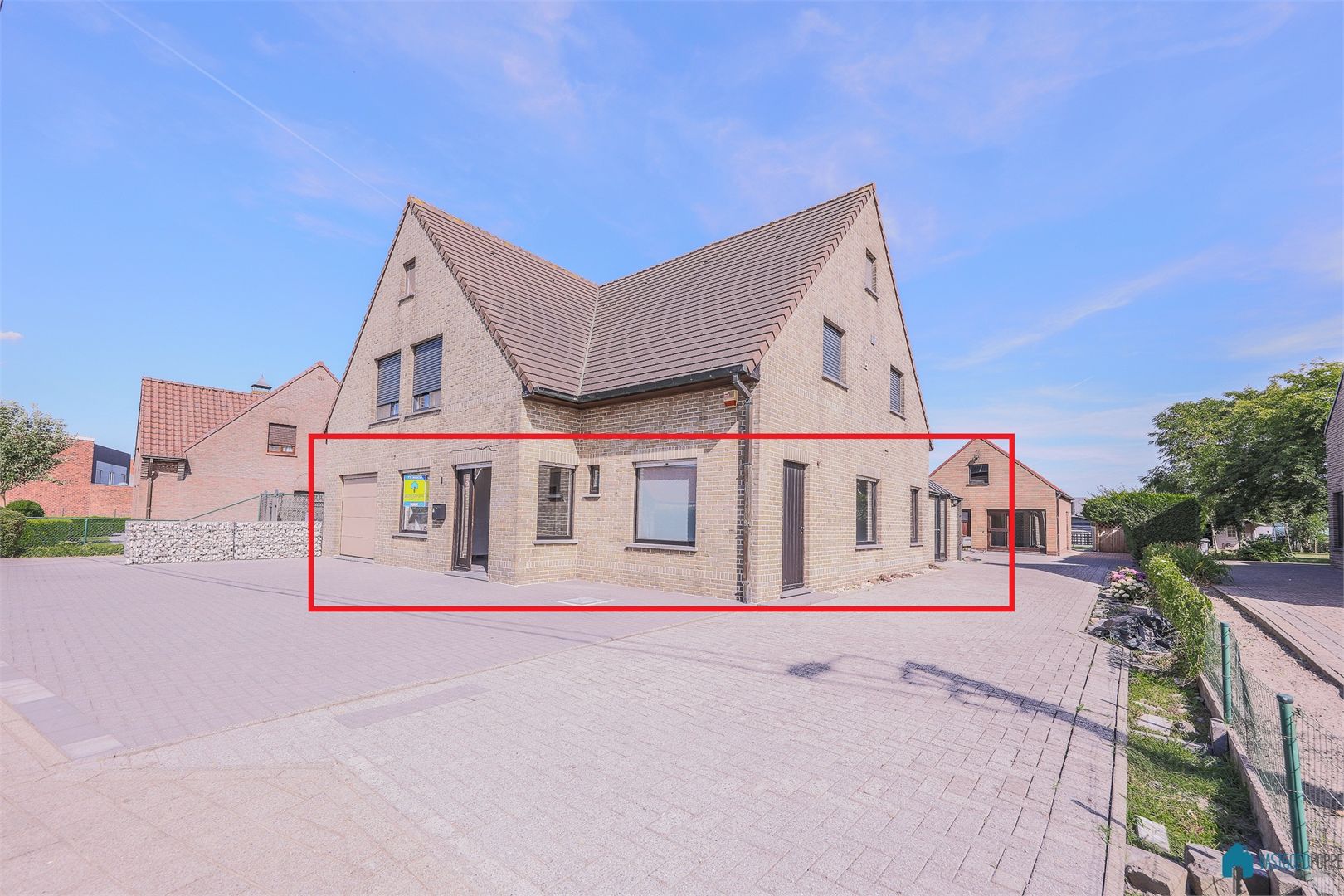 Handelsruimte met ruime woonst, aparte garage met tuin - foto 1