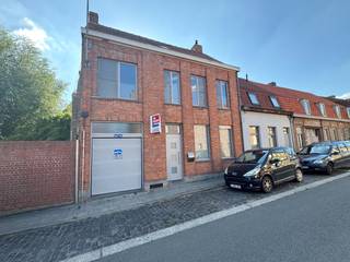IndelingGLV: inkomhal (3,28m²) - leefruimte met gascasette en open keuken bestaande uit een keukeneiland, vaatwas, frigo, gasbekken, oven en...