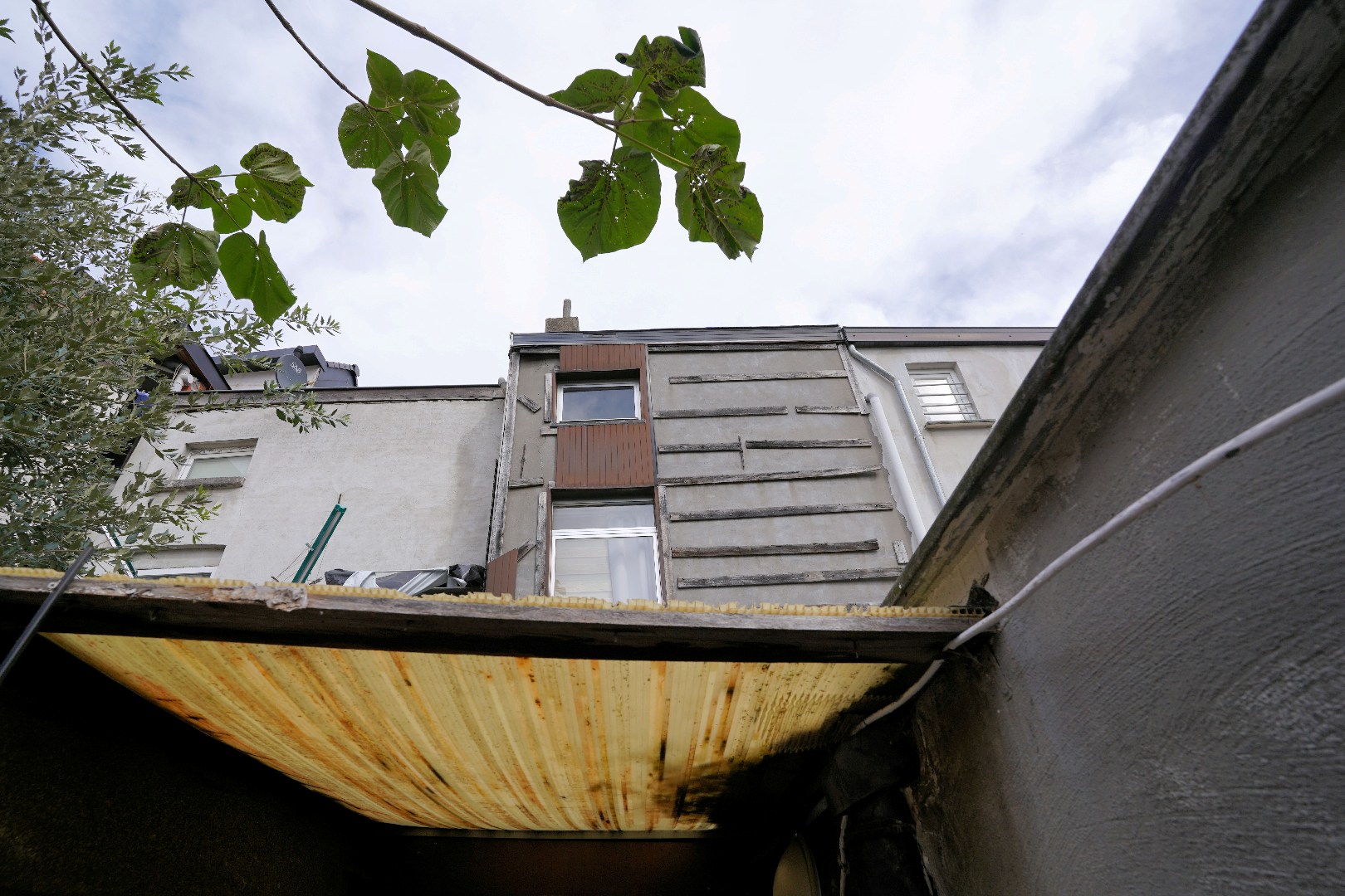 Op te frissen woning 4 slpk en koer vlakbij Rabot - foto 4
