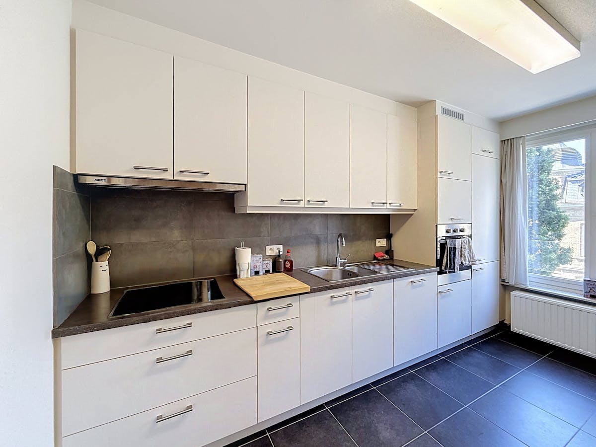 Ruim hoekappartement met 3 slaapkamers te huur in centrum Ieper! - foto 4