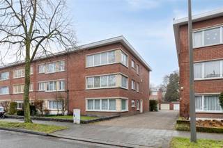 WILRIJK: te renoveren 3 slaapkamer appartement op TOP ligging!Gelegen op een gegeerde locatie, tussen diverse strategische invalswegen, bevindt zich...